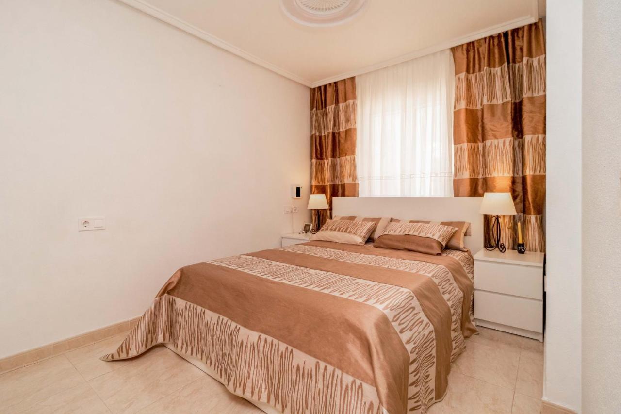 Apartamento Asta Lejlighed Torrevieja Eksteriør billede